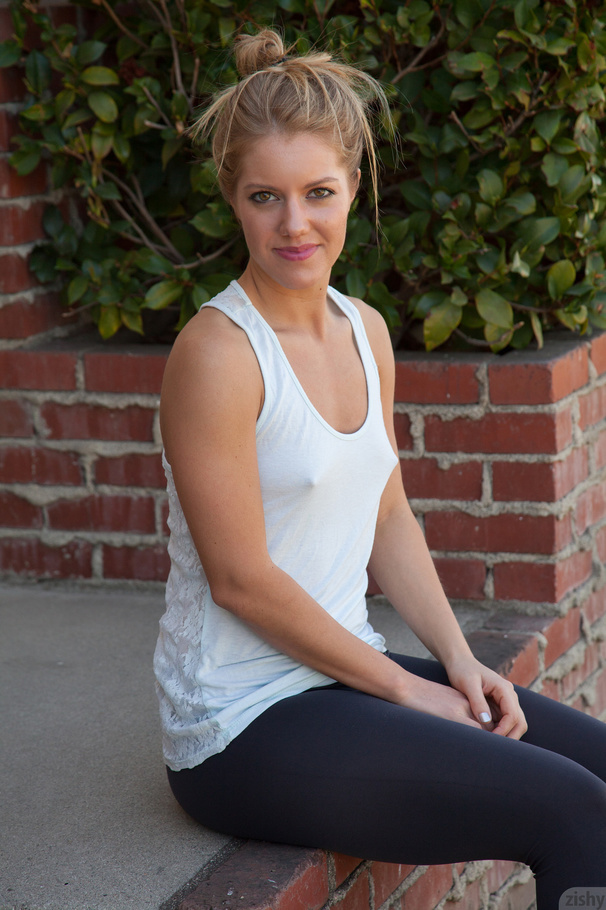 Tanned blondie with a hair knot in black le - XXX Dessert - Picture 1