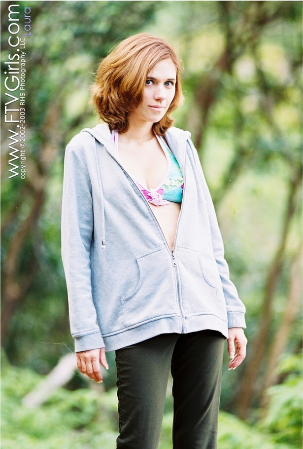 First time Laura public nudity - XXX Dessert - Picture 3