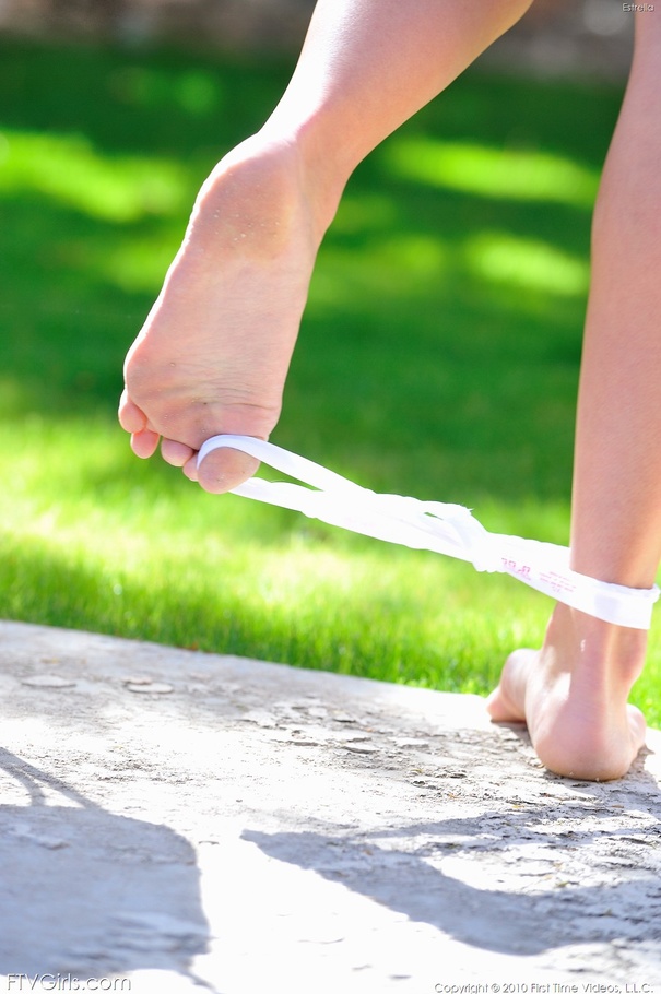 Big tits Estrella public nudity - XXX Dessert - Picture 4