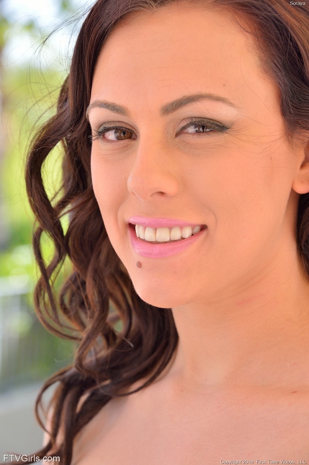 Soraya public nudity - XXX Dessert - Picture 1