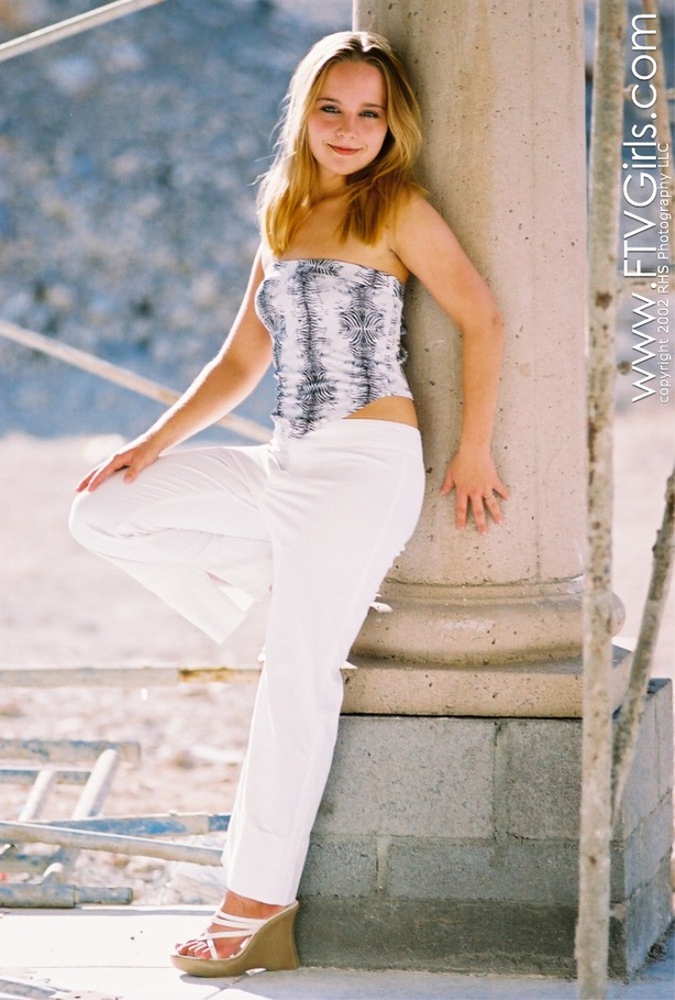 Teen Lillian Lee erotica - XXX Dessert - Picture 1