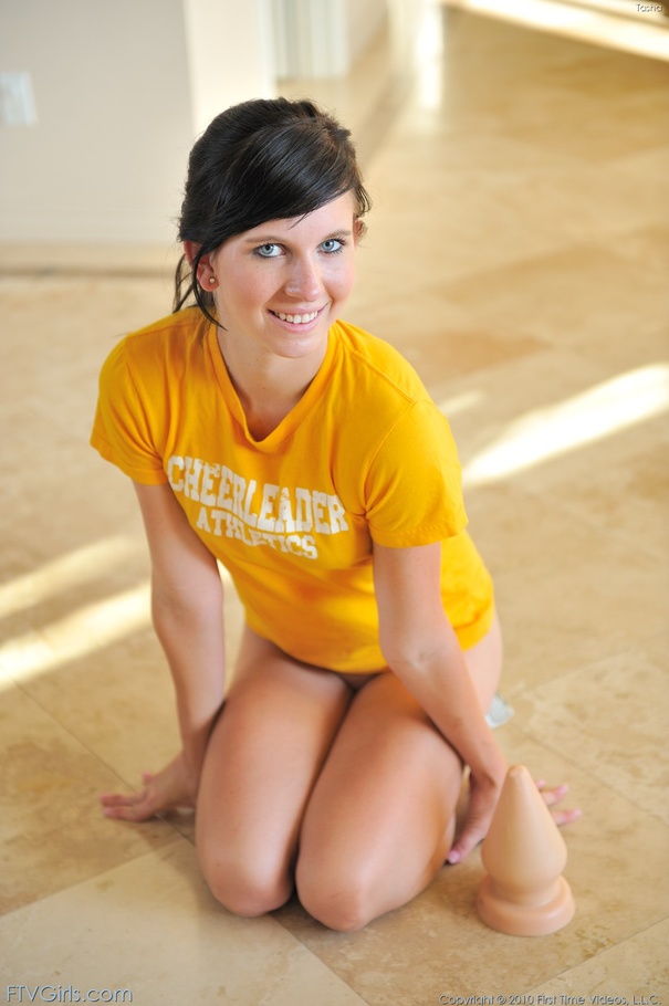 Small tits Tasha foot fetish scenes - XXX Dessert - Picture 13