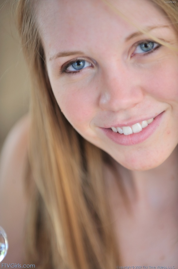 19 yo Lily Lovejoy vibraking - XXX Dessert - Picture 3