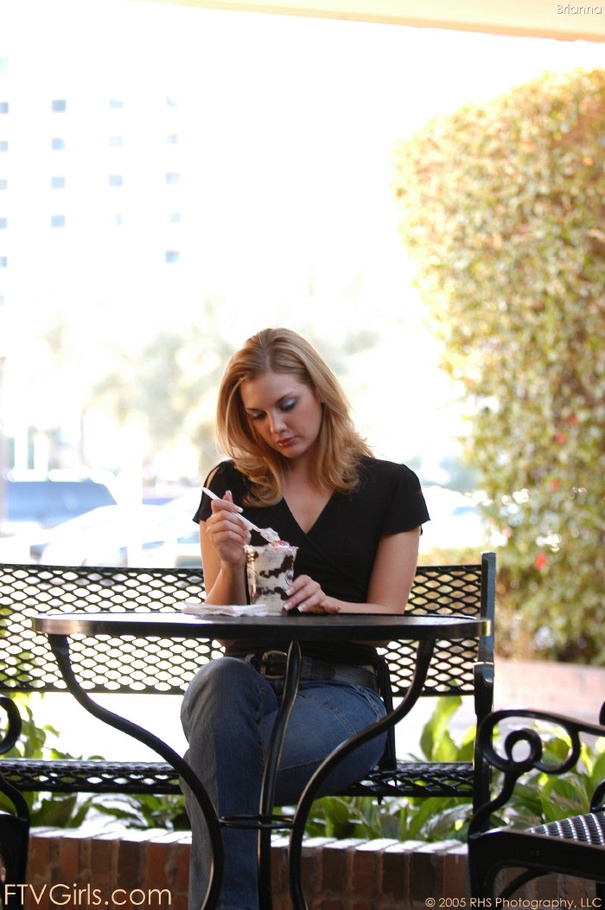 Teen Brianna Luv pornstar - XXX Dessert - Picture 3