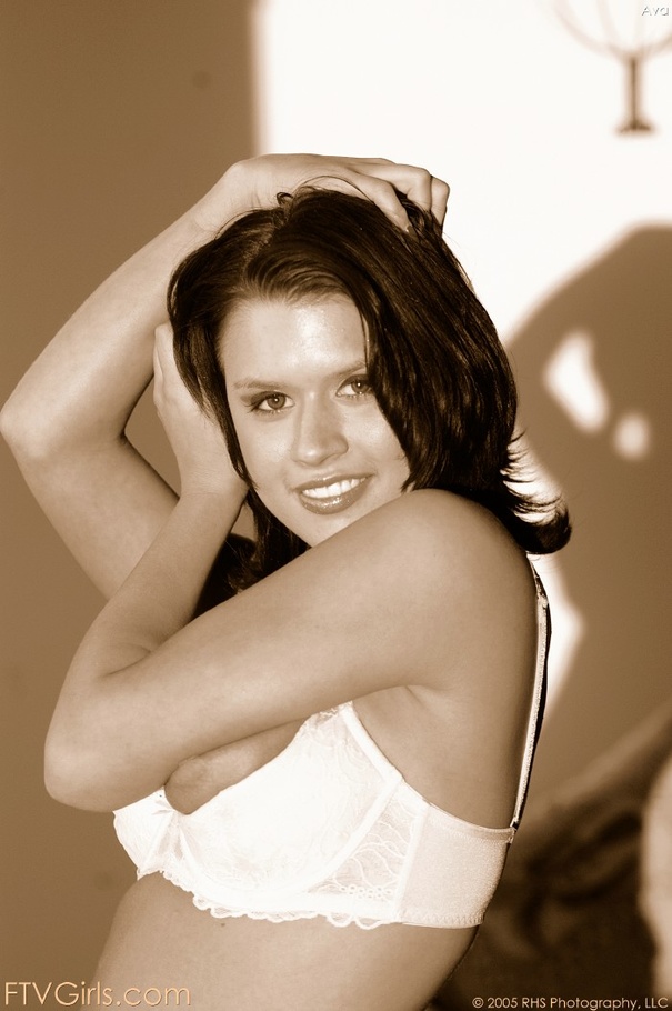 Teen Eva Angelina public nudity - XXX Dessert - Picture 6