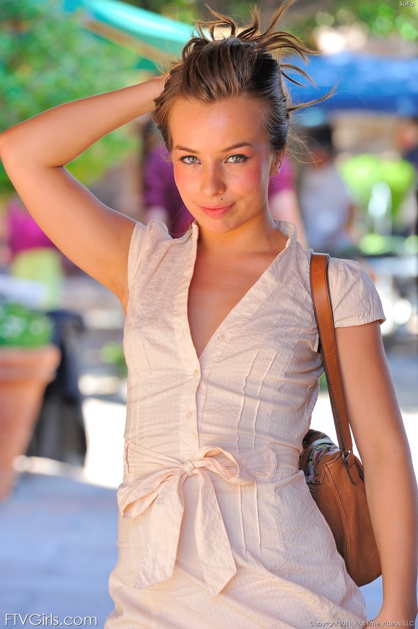 Arianna foot fetish scenes - XXX Dessert - Picture 4