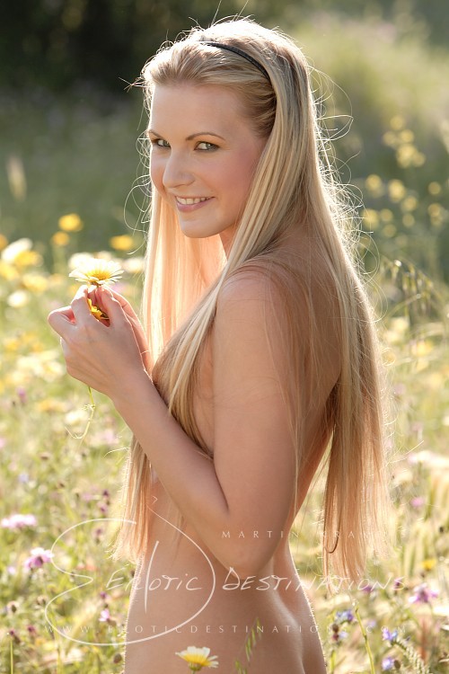 Sunny tasty looking blonde struts around nu - XXX Dessert - Picture 13