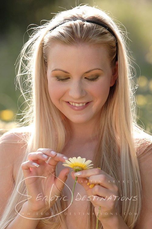 Sunny tasty looking blonde struts around nu - XXX Dessert - Picture 14