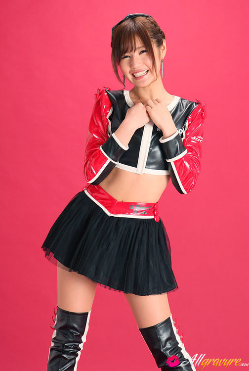 Pit babe in leather gear and boots posing in front of a red background. - XXXonXXX - Pic 9