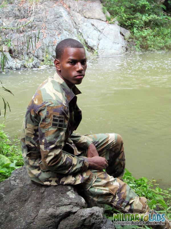 Camo-clothed hunk strips and exposes his dong near the river. - XXXonXXX - Pic 5