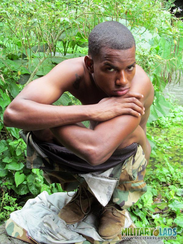 Military chap drops his camo threads and displays his naked body. - XXXonXXX - Pic 6