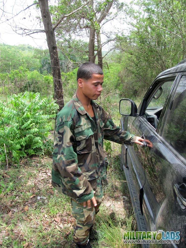 Civilian lad in a blue shirt sucks on a military man’s cock in a car. - XXXonXXX - Pic 3