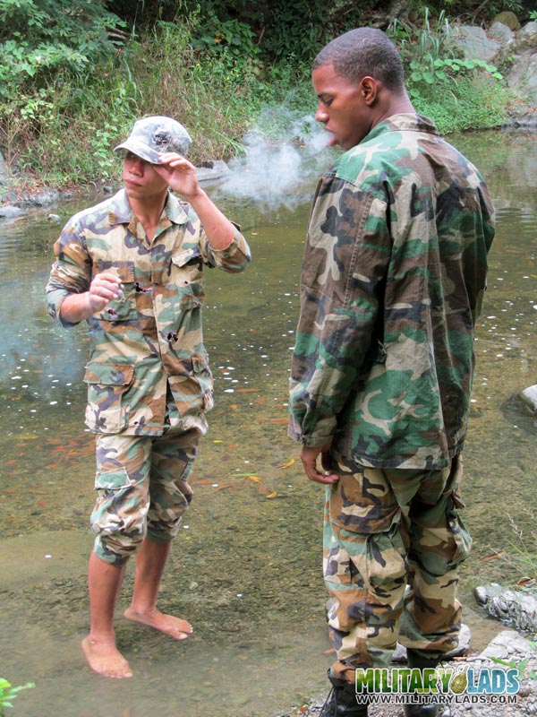 Sharing a cigarette turns into a blowjob by the river for a couple of guys. - XXXonXXX - Pic 4