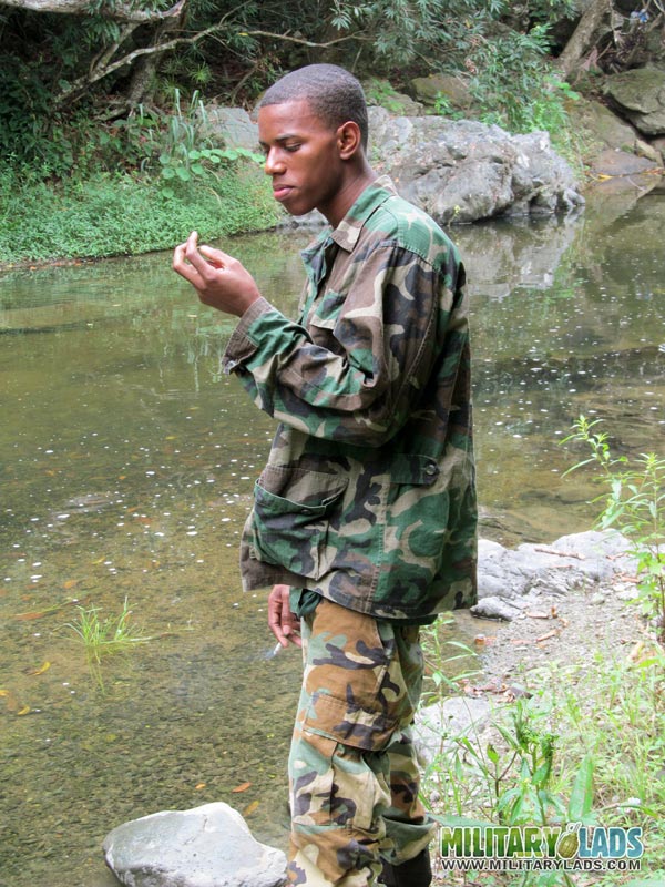 Sharing a cigarette turns into a blowjob by the river for a couple of guys. - XXXonXXX - Pic 5