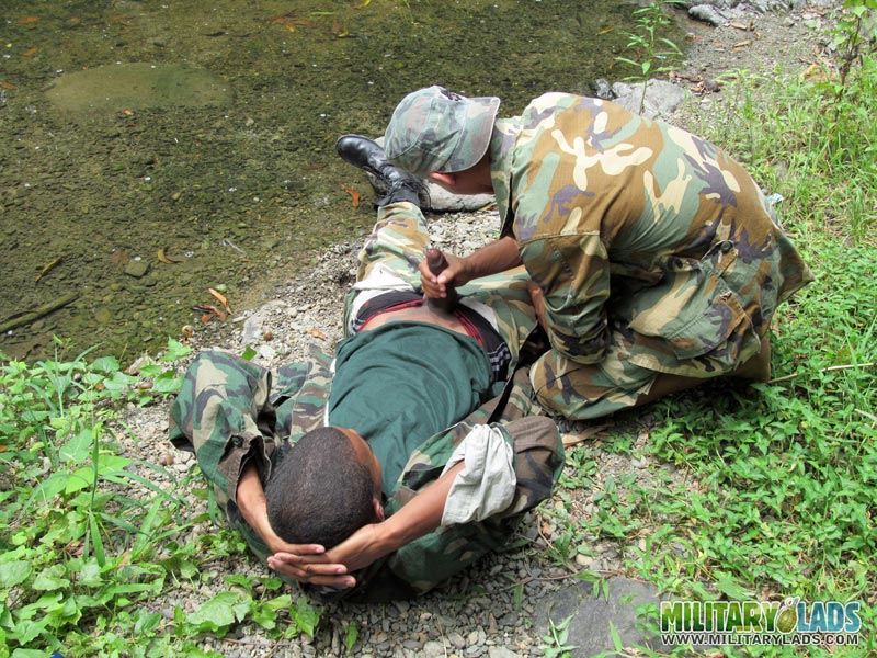 After a Bj session, these military blokes get in the water naked. - XXXonXXX - Pic 3