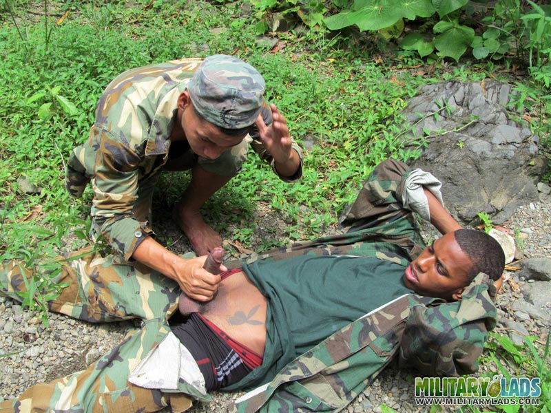 After a Bj session, these military blokes get in the water naked. - XXXonXXX - Pic 4