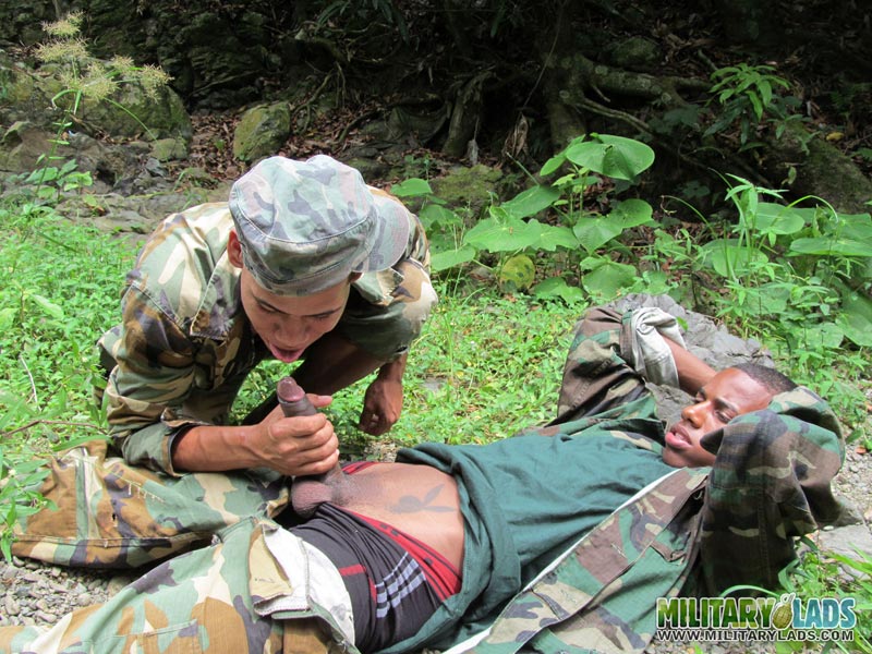After a Bj session, these military blokes get in the water naked. - XXXonXXX - Pic 8
