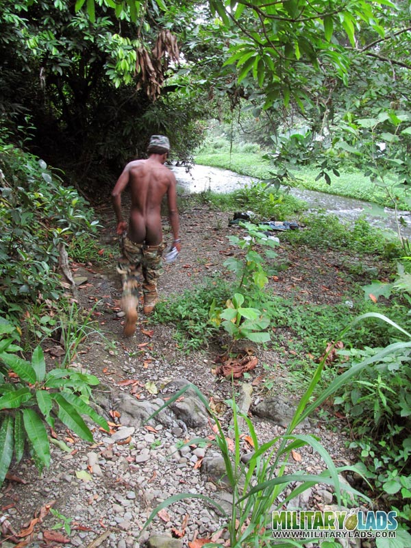 Brother in camo pants jerks of his boner by the river. - XXXonXXX - Pic 15