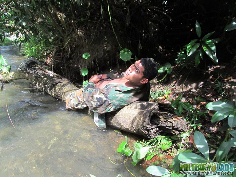 Dude in camo lays on a log for a BJ and then switches positions to be on top. - XXXonXXX - Pic 15