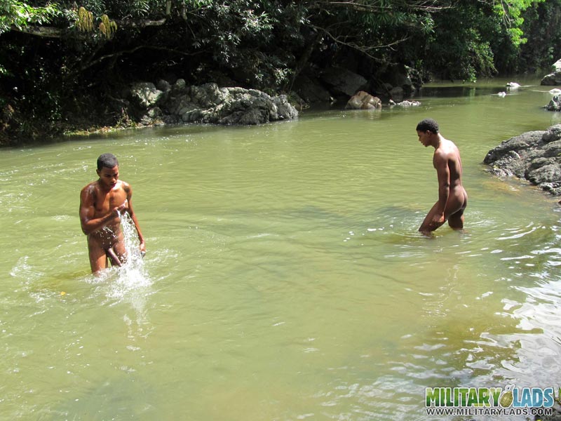 Guy wearing a camo jacket in the river takes a load on his face. - XXXonXXX - Pic 13