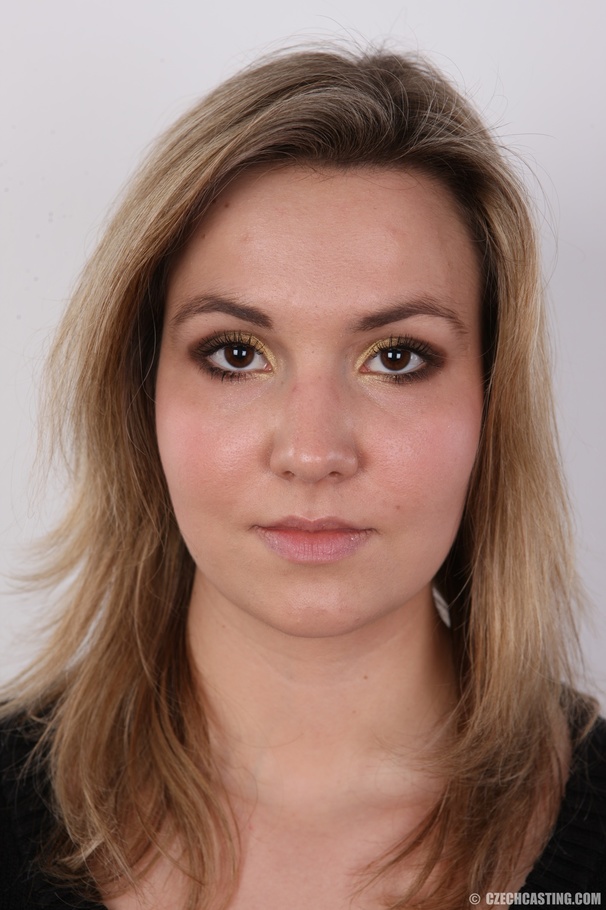 Lovely fair-haired vixen with curvy forms g - XXX Dessert - Picture 1