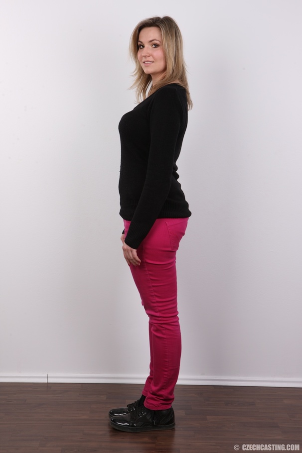 Lovely fair-haired vixen with curvy forms g - XXX Dessert - Picture 3