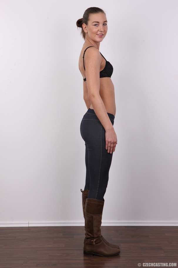 Bootylicious brunette slut with a hair knot - XXX Dessert - Picture 5