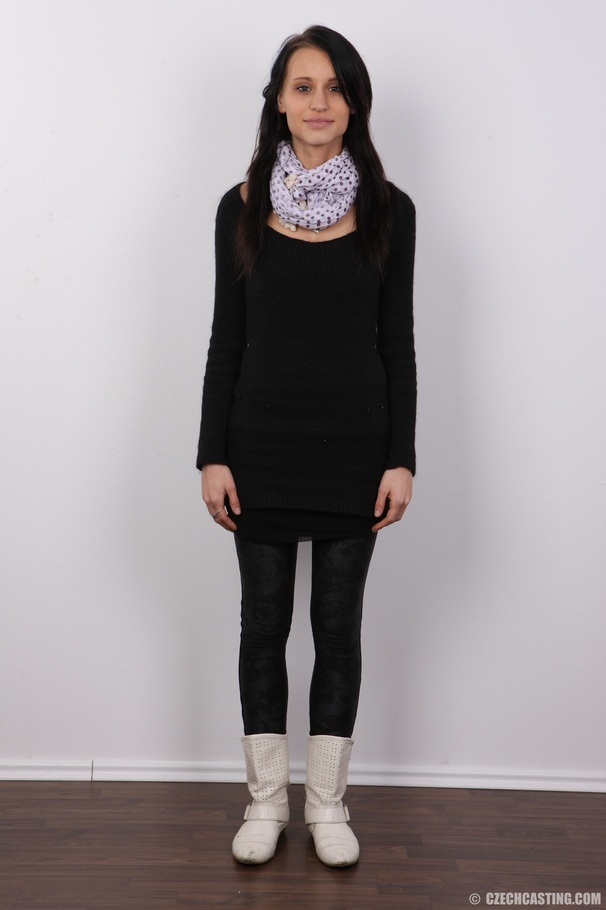 Slim brunette vixen gets nude at the castin - XXX Dessert - Picture 2