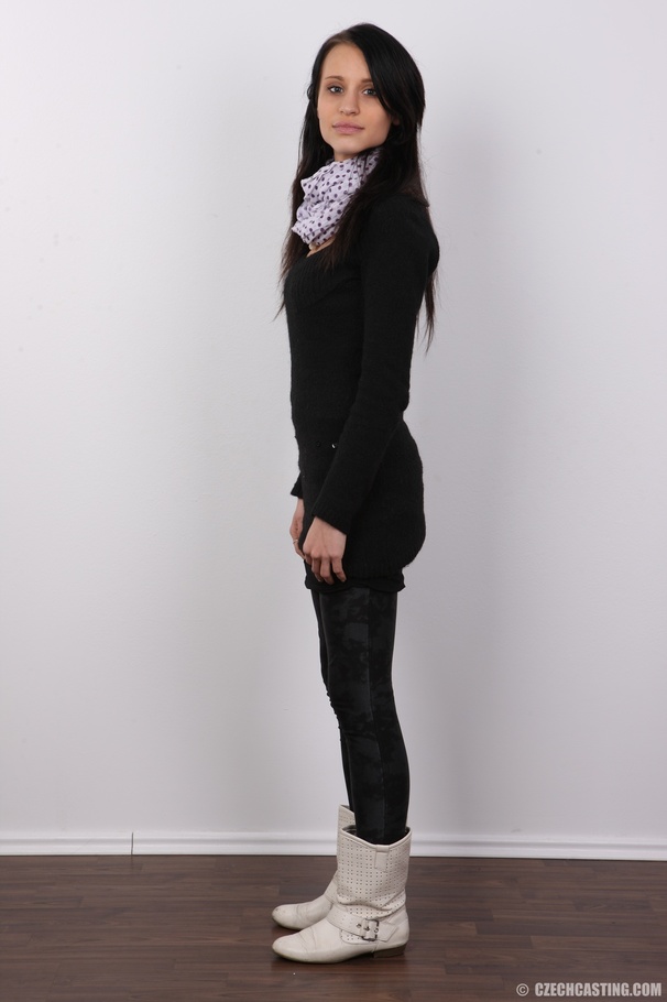 Slim brunette vixen gets nude at the castin - XXX Dessert - Picture 3