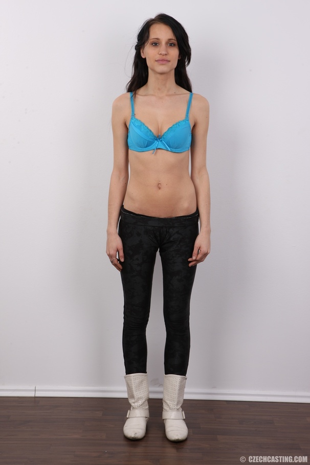 Slim brunette vixen gets nude at the castin - XXX Dessert - Picture 4