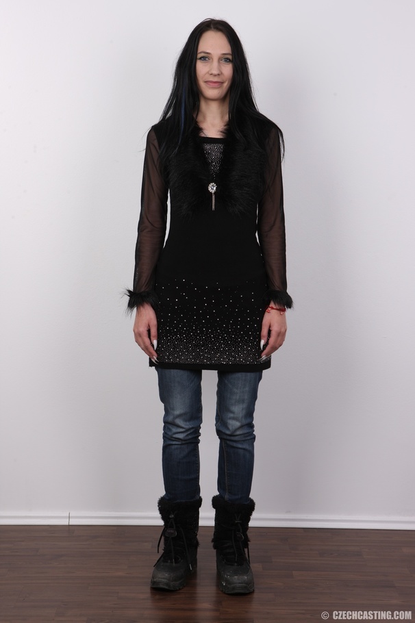 Seductive brunette babe demonstrates her bi - XXX Dessert - Picture 2