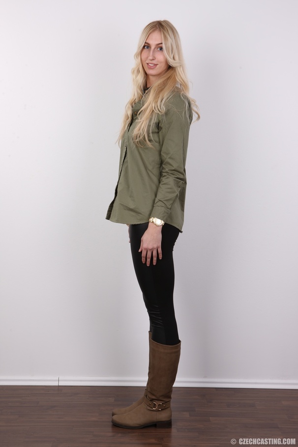 Tall blue-eyed blonde girl looking very sed - XXX Dessert - Picture 3