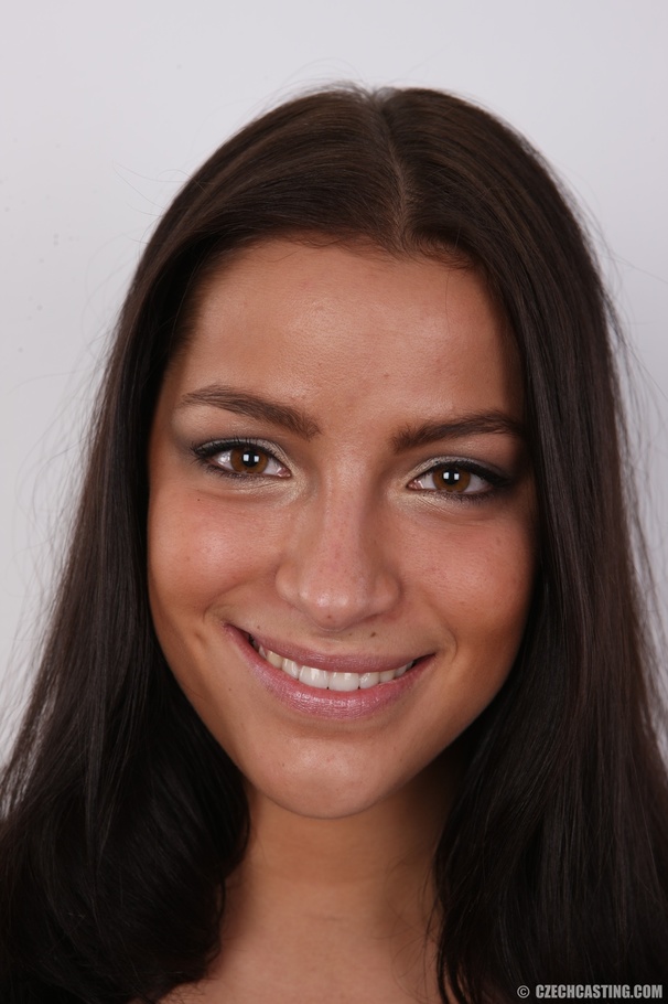 So curvaceous brunette babe with huge fun b - XXX Dessert - Picture 1