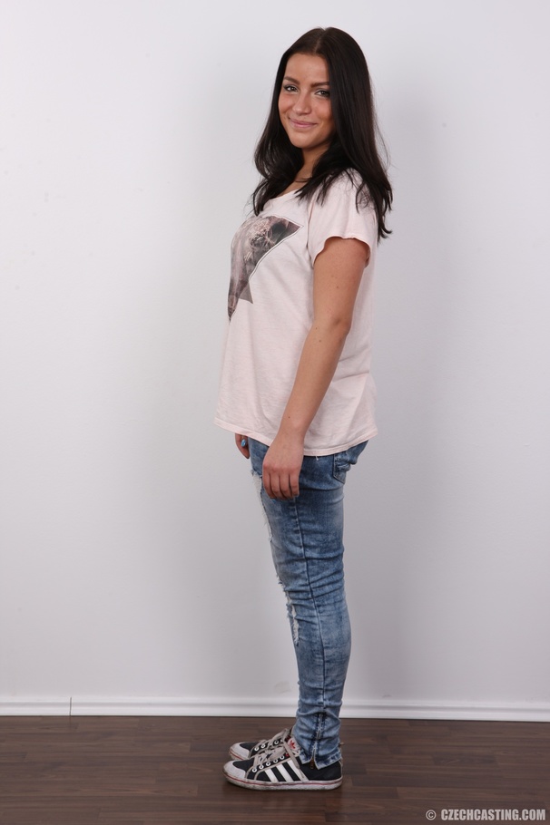 So curvaceous brunette babe with huge fun b - XXX Dessert - Picture 3