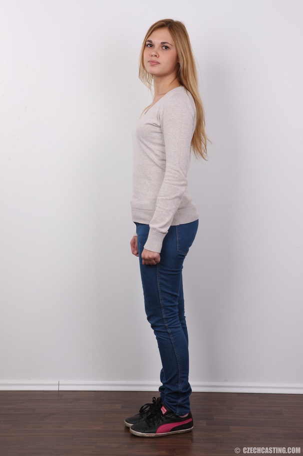 Lovely fair-haired teen with very nice body - XXX Dessert - Picture 2