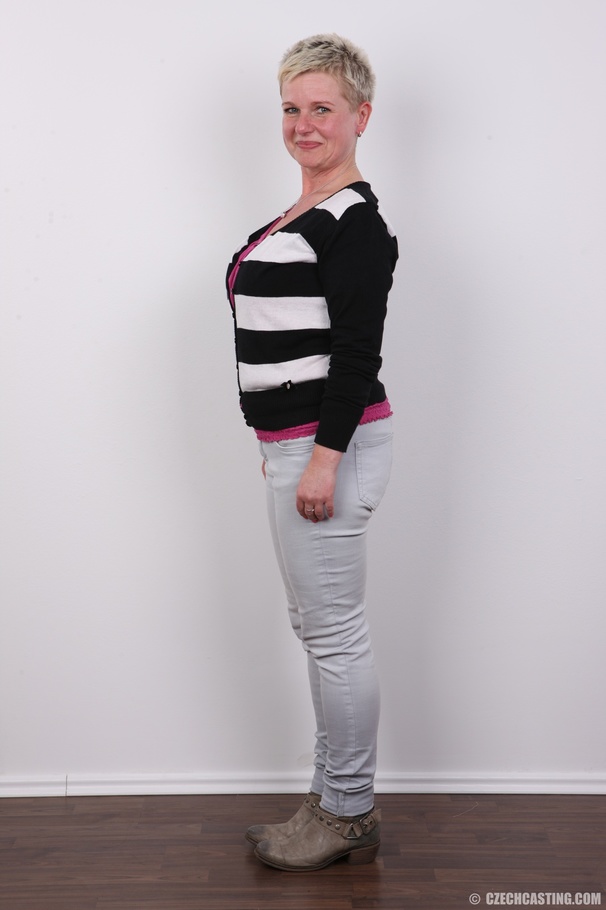 Busty short-haired blonde mature wants to b - XXX Dessert - Picture 3