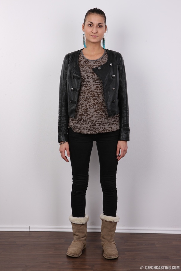 Swarthy ponytailed brunette with exotic fea - XXX Dessert - Picture 2