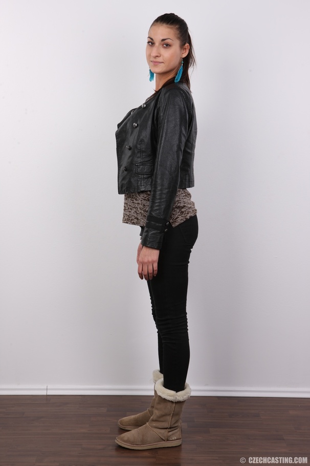 Swarthy ponytailed brunette with exotic fea - XXX Dessert - Picture 3