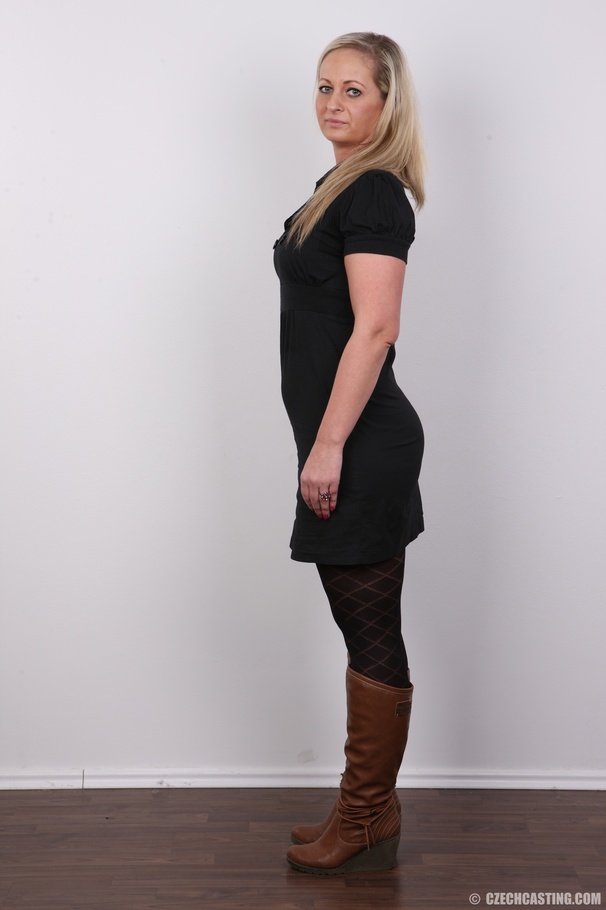 Curvy blonde mom with still firm boobs is g - XXX Dessert - Picture 3