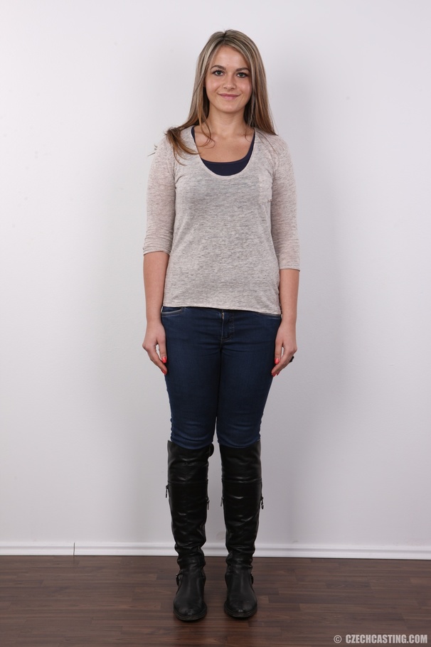 Lovely busty tanned babe with fair hair and - XXX Dessert - Picture 2