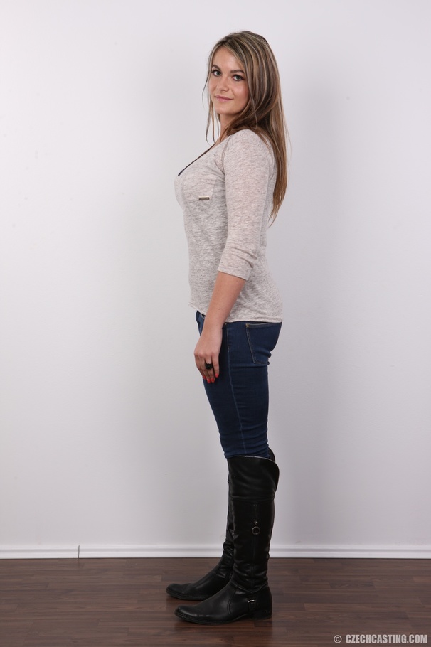 Lovely busty tanned babe with fair hair and - XXX Dessert - Picture 3