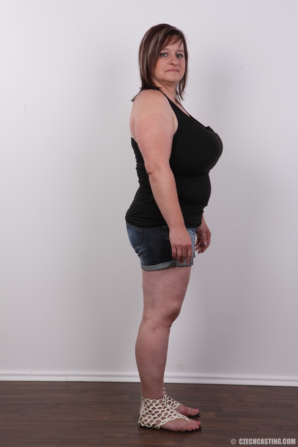 Plump brunette mature has massive natural t - XXX Dessert - Picture 3