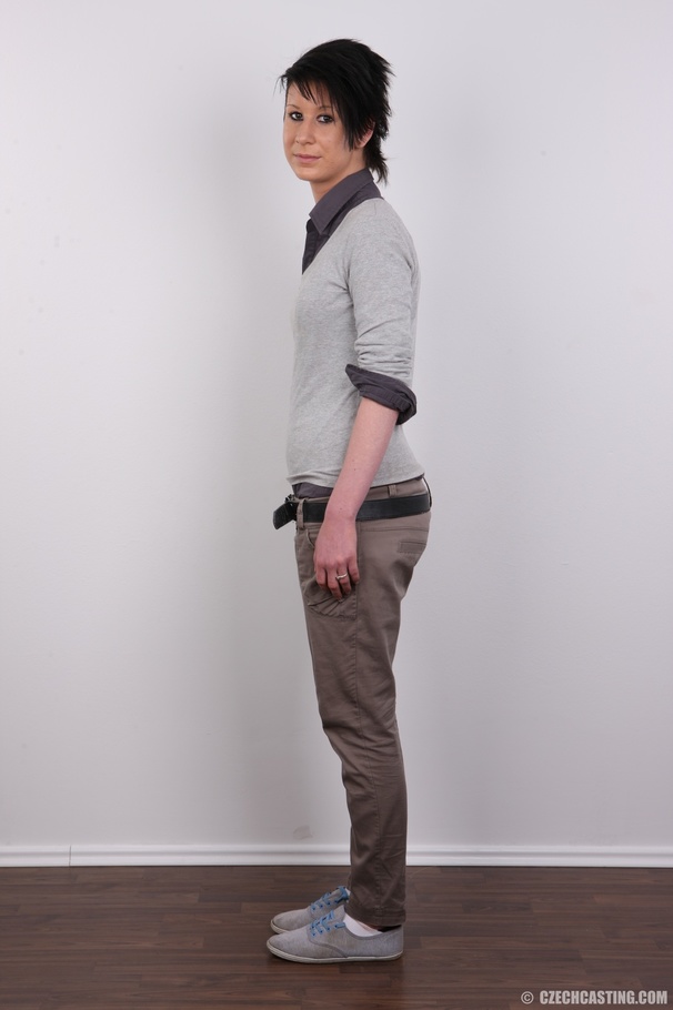 Lovely short-haired brunette chick having h - XXX Dessert - Picture 3