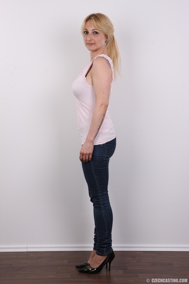 Busty ponytailed blonde mom with huge juggs - XXX Dessert - Picture 3