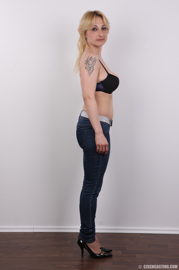 Busty ponytailed blonde mom with huge juggs - XXX Dessert - Picture 5