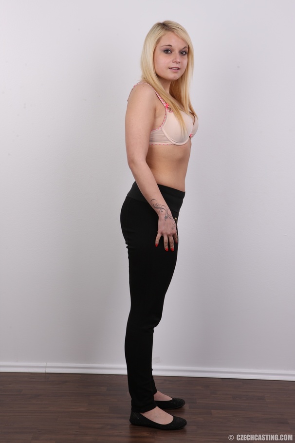 Chubby blonde babe with big booty flaunting - XXX Dessert - Picture 5