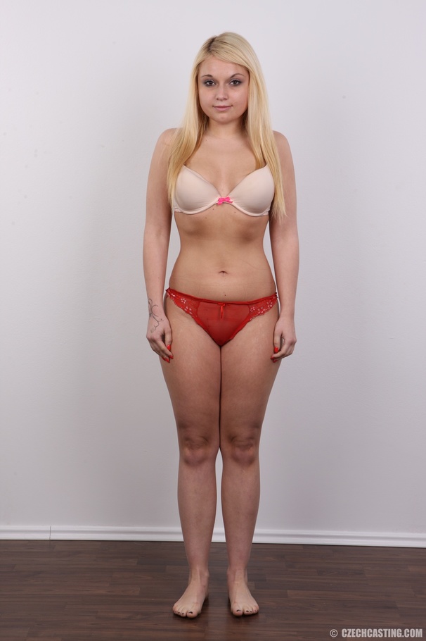 Chubby blonde babe with big booty flaunting - XXX Dessert - Picture 7