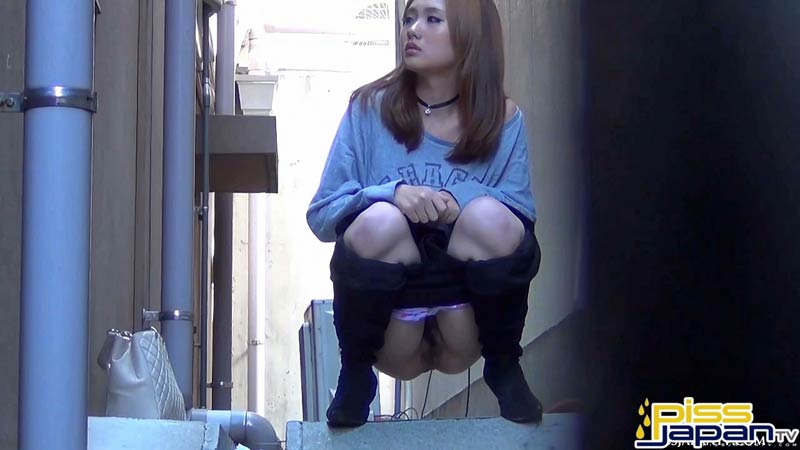 Beautiful Asian girls with even more pretty ass and pussy show all to pee outside - XXXonXXX - Pic 8