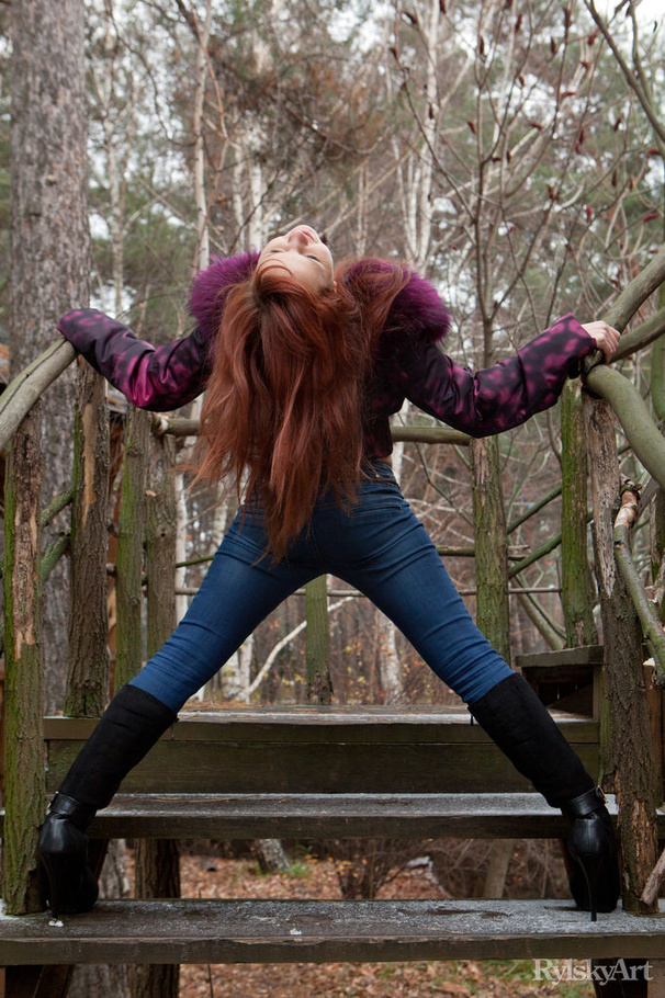 Young redhead in fur jacket and jeans shows - XXX Dessert - Picture 2