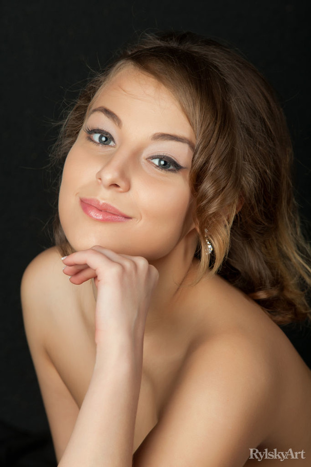 Pretty shapely damsel drops hot dress to mo - XXX Dessert - Picture 11